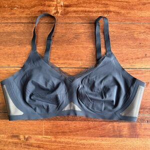 Honeylove Crossover Bra in Runway Size Large